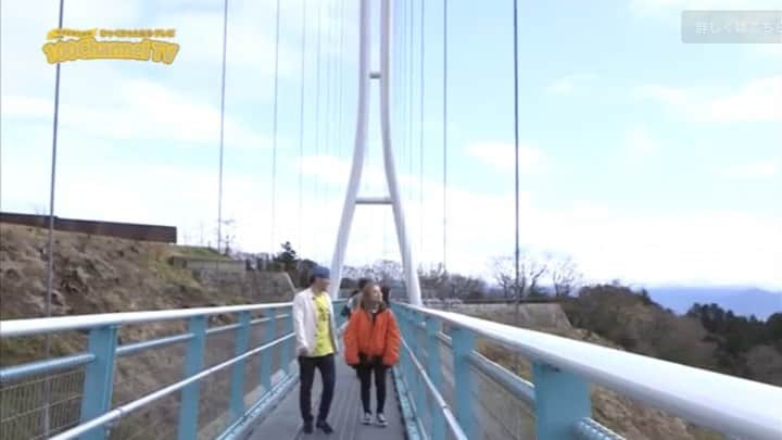 Licanaのインスタグラム：「【レギュラー番組情報】 先日は @mishima_skywalk の回が放送されたね📺 高いところ好きやからほんまにテンションあがった！！ 毎回コント形式でお届けしております🧐  スベリーさんのショートコントの続きは facebookの公式ページ「ひゃくちゃんねる」‪でチェック👌 是非検索してとんでってね🔍  明日の朝一も是非みてね！！ 毎週日曜朝6:55から絶賛放送中です！ . . . 「ひゃくちゃんねるテレビ」‬ ‪tvk(テレビ神奈川) ‬ ‪毎週日曜日 朝 6:55〜 OnAir‬🔊🔊🔊 グルメ、温泉、景色と共に‬朝から「どバラエティ情報番組」‬🔥 . ‪. . #ひゃくちゃんねる #ひゃくちゃんねるテレビ #箱根散策 #温泉 #箱根湯本 #箱根 #小田原 #Licana #TOKYO #JAPAN #JAPINA #YouTube #facebook #テレビ神奈川 #tvk #地上波 #レギュラー番組」