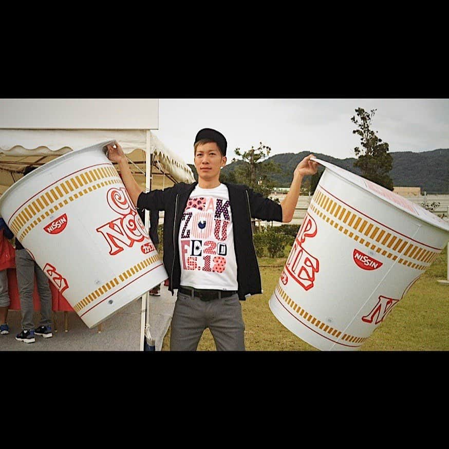 DJ U-ICHIのインスタグラム：「🍥 ラーメン食べたい♫ 今すぐ食べたい♫ #日清 #カップヌードル . . . 📷 #KazokuFes #2012」