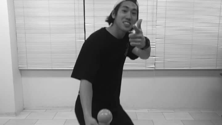 Hiroki Iijimaのインスタグラム：「. with @mellowmellowhina . . Song: Mellow Mellow - Way To Tomorrow. . #kendama #zoomadanke #kromkendama #kromjp #サンミュージックプロダクション #Xperiaアンバサダー #stayhome #おうち時間 #mellowmellow #メロメロ #けん玉の日 #SeeYouSoon #STOP違法ダウンロード #SupportedByJAME」