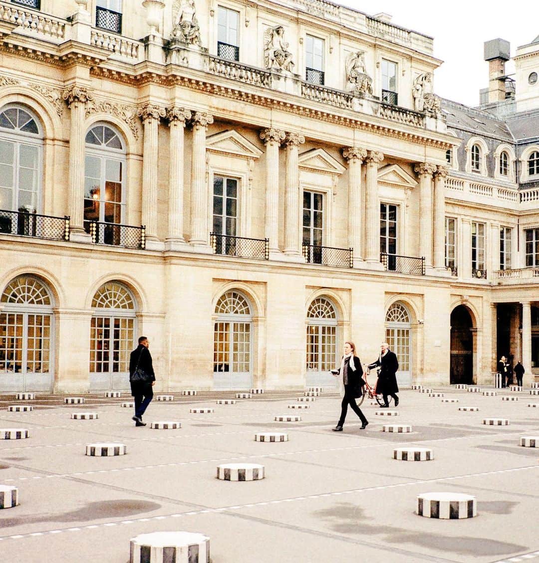 コナー・フランタのインスタグラム：「on the move in Paris *a few months ago」