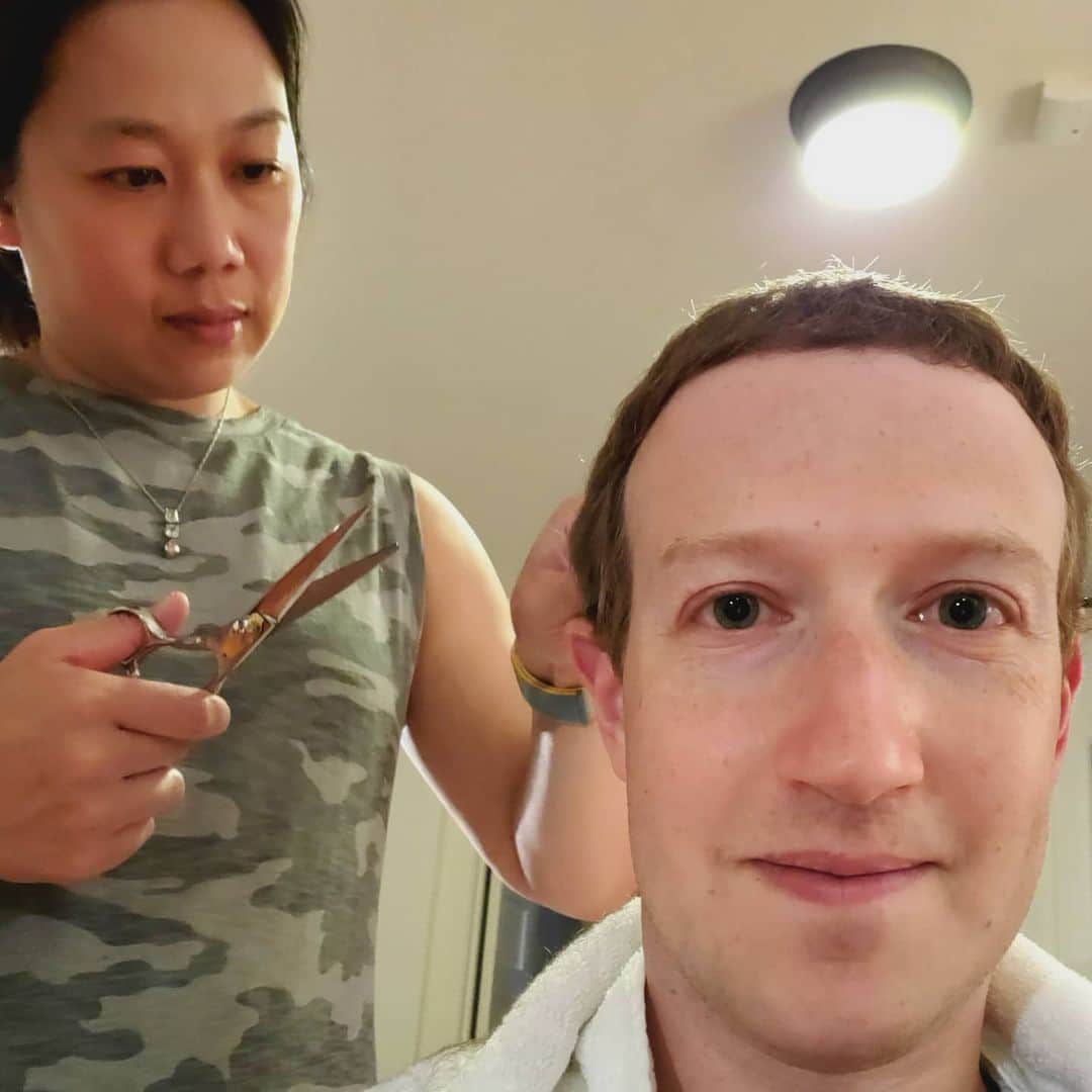 マーク・ザッカーバーグのインスタグラム：「New normal: this lockdown is officially two haircuts long.」