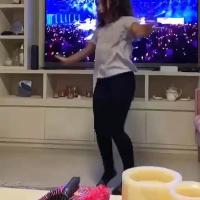 ハメス・ロドリゲスのインスタグラム：「Que sabor Colombiano. 🇨🇴 😍 @Shakira @salomerodriguezospi」