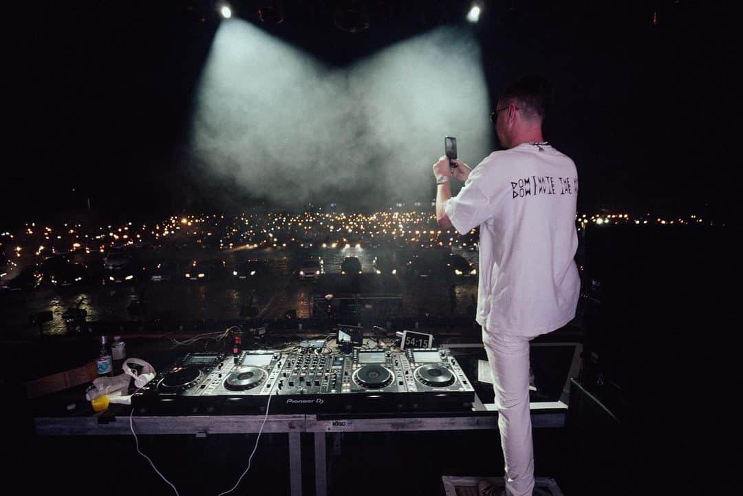 ロビン・シュルツのインスタグラム：「Danke Hannover 🙏🏼❤️ außergewöhnlicher Abend! :) #soldout #autokinokonzert」