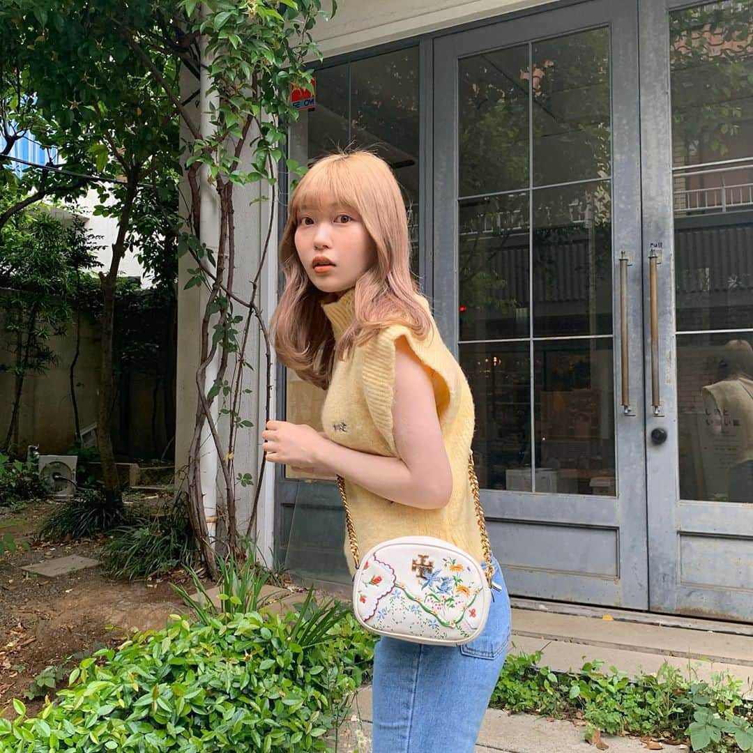 古関れんさんのインスタグラム写真 - (古関れんInstagram)「バッグ使った私服🌼﻿ ZARAのレモンイエローのニットトップス﻿ 本当に暑くなったら着れなさそうなので﻿ いまのうちに、、﻿ 服たちはわりとプチプラです﻿ ﻿ #instafation #ootd #zara﻿ #ZARAコーデ #unemansion #春コーデ﻿ #韓国ファッション #韓国通販」5月16日 22時14分 - renkoseki