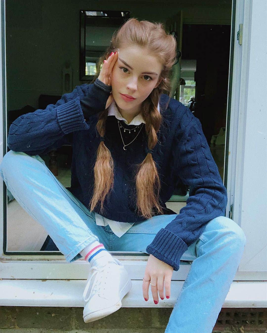 Amelia Gethingのインスタグラム：「Welcome to dad clothes 101: the first and only step is to steal everything in your dad’s closet. Horah! Now it’s yours 🎉」