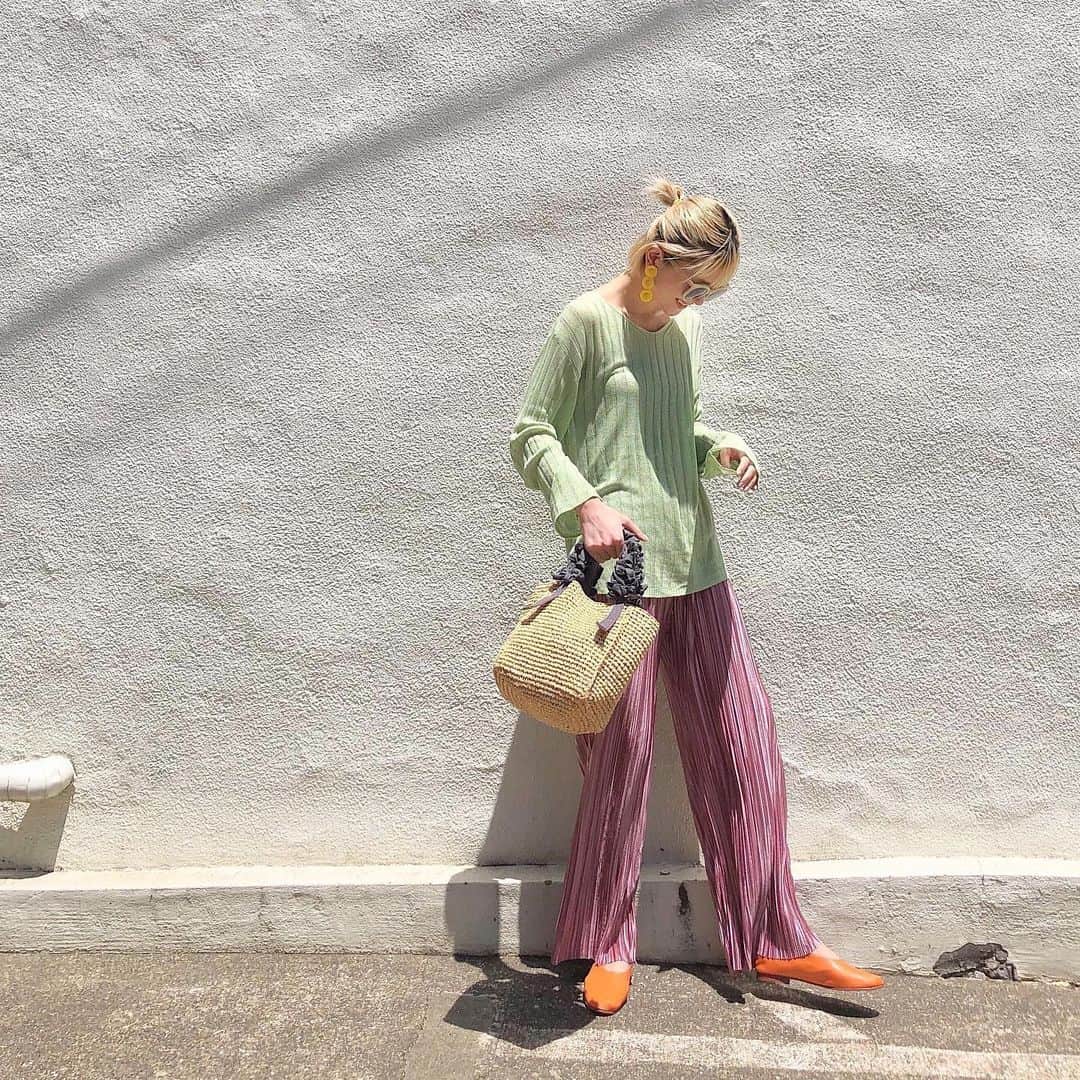 橋本江莉果さんのインスタグラム写真 - (橋本江莉果Instagram)「🌼🌵🦩🍊﻿ ﻿ #AKTE #アクテ #colorful﻿ #coordinate #outfit #ootd #fashion #style﻿ ﻿ クレジットは #WEAR 👉🏻【erica0114】﻿ またはタップにて👆🏻📝」5月16日 22時24分 - erica_hashimoto