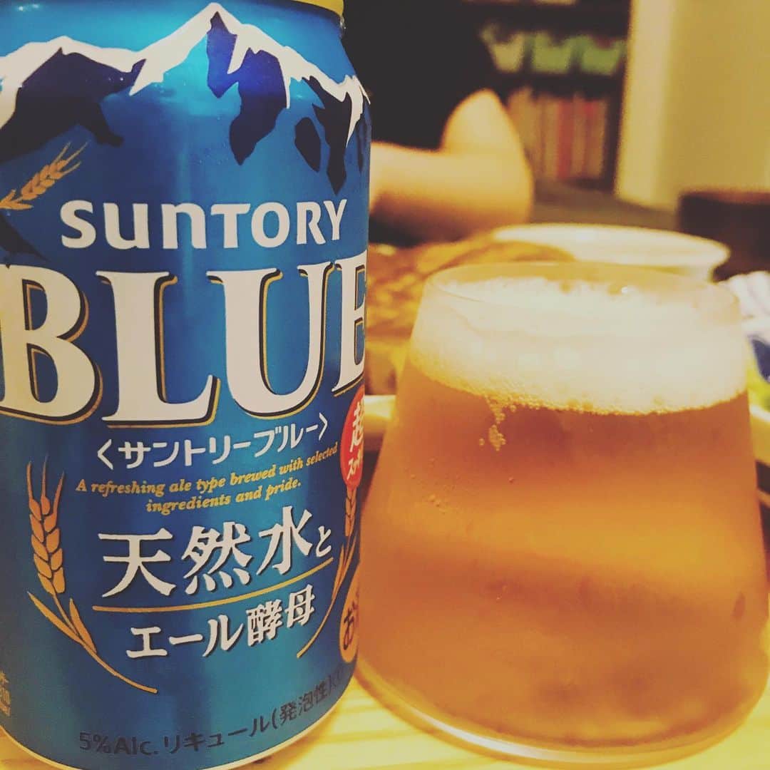 堀井亮佑のインスタグラム：「サントリーブルー。爽快で良い！夏の昼間とかに飲みたい感じ。好きなので定番化してほしい。売れますように。#beer #堀井ビールログ」