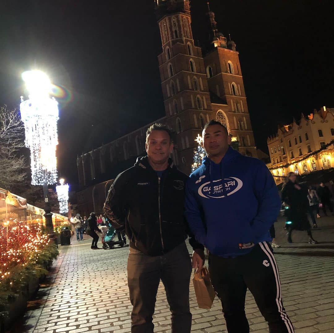 Hidetada Yamagishiさんのインスタグラム写真 - (Hidetada YamagishiInstagram)「Happy birthday @richgaspari it’s been my honor to be part of team @gaspari for 11 years. Traveling all over the world and working besides you has taught me a lot. I would never be here today as a pro bodybuilder nor a business man without your guidance. Thank you so much for your support and friendship for all these years Rich! 誕生日おめでとうございます！ プロボディビルダーとしてだけでなくビジネスマンとして自分が今日あるのはこの人の影響なくしては有り得ない。」5月16日 23時01分 - hideyamagishi