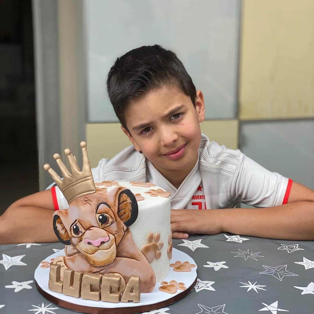 のインスタグラム：「Feliz cumpleaños @luccacodina13 !!! 9 añitos ya... 🙈 disfruta tu día! ❤️」