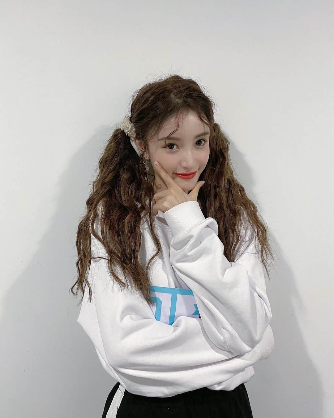 リン・シャオザイのインスタグラム：「Thank u all for your support.💕All my love and blessing to you🥰I'm Back!!!!!!!!! 感谢大家的支持 我回来了！爱你们～(＞人＜;) 🍑」