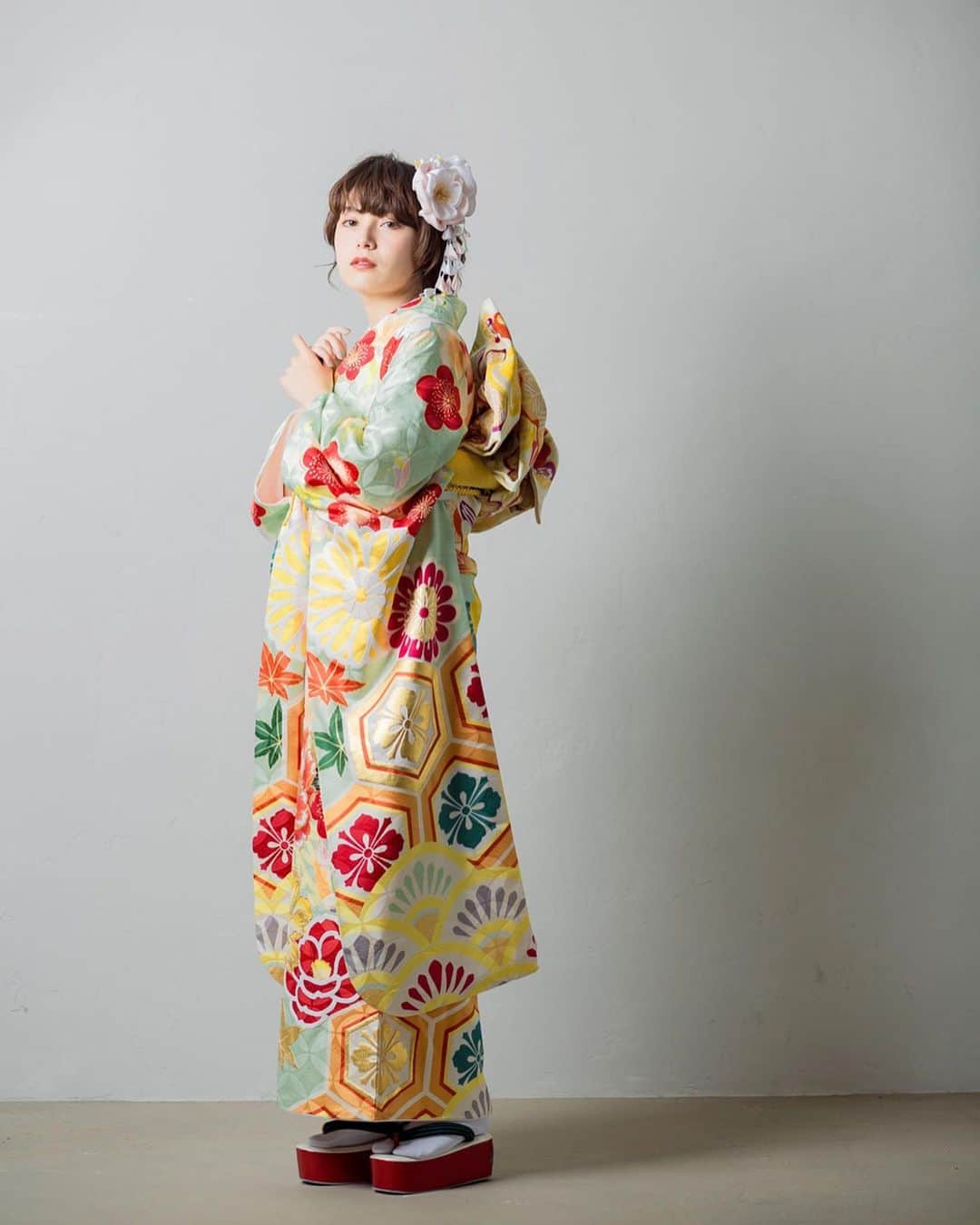 南ソフィアさんのインスタグラム写真 - (南ソフィアInstagram)「. →すわいぷしてね 堺市にあるstudiozeroさんの新しいお着物の撮影。 色々なお色のものが着れて楽しかったです👘 . . . . .  #サロンモデル #フリーモデル #ハーフモデル #ショート #ボブ #作品撮り #ポートレート #ポートレートモデル #ファッションモデル #ブライダルモデル #被写体 #振袖 #成人式 #model #fashionmodel #shooting #fashion #style #kimono」5月16日 23時24分 - sophia__macaron