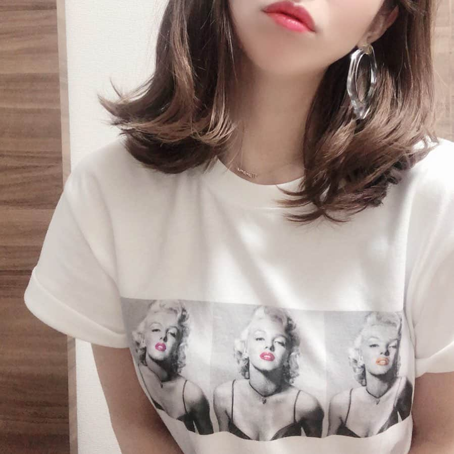 長江愛美さんのインスタグラム写真 - (長江愛美Instagram)「そしてこのTシャツも一緒に❤️🎁﻿ @wiggyalien  大好きなマリリン‼️﻿ ﻿ 最高のTシャツ💋﻿ 嬉しすぎる😭😭😭﻿ 本当にありがとう❤️﻿ マリリンみたいなセクシーキュートガールになるよっ🌹（なれるかは置いといて言うだけはタダよね） #マリリンモンロー #白t #白t最強 #birthday #thankyou #loveyou #maririnmonroe #ブプッピドゥー」5月16日 23時25分 - manamin.512