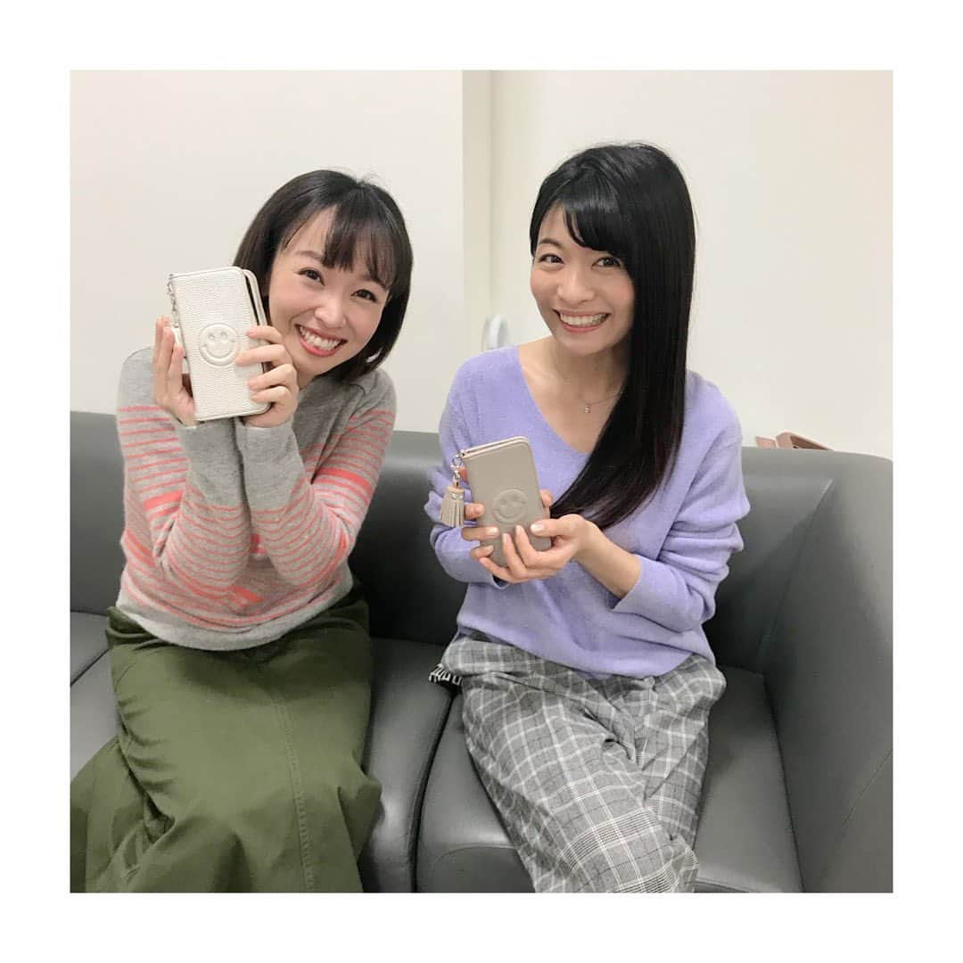 野田久美子さんのインスタグラム写真 - (野田久美子Instagram)「. ♡思い出TIME♡ . 木曜よる10時ドラマ 『アライブ~がん専門医のカルテ~』 ★ゲスト出演・浩美役★ . 第3話、見てくださった方々ありがとうございました！ 出演者・スタッフの皆様も本当に素敵な方ばかりで楽しい撮影期間でした！！ びっくりした事は、 姉妹役の茉奈さんとはまさかの携帯ケースが一緒！！ その上、身長や結婚年とかまで！！笑 "双子のかなより被ってるわー"とおっしゃってました(笑) ちなみに、セットの中にあった写真はリアル写真でした(^^) . . #思い出#野田久美子#女優#ホリプロ#ホリプロ・ブッキング・エージェンシー#ミュージカル#阿波踊り#徳島#出身#笑うことが好き#お家時間#ドラマ#アライブ#松下奈緒#木村佳乃#清原翔#岡崎紗絵#中村俊介#三浦翔平#朝加真由美#三倉茉奈#遠山俊也#藤井隆#木下ほうか#北大路欣也#actress#musical#follow#instagood# instagood」5月16日 23時26分 - noda_kumiko