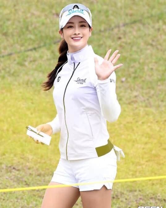 パク・キョルのインスタグラム：「. 🖐」