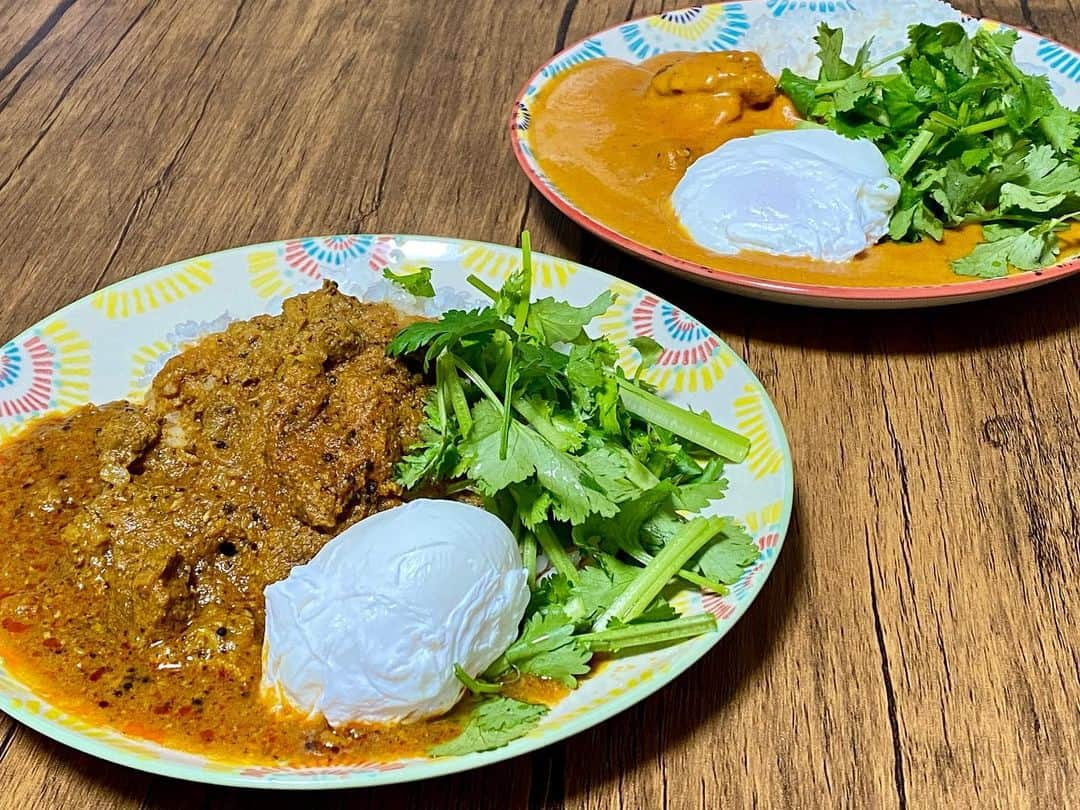 石原亜弥のインスタグラム：「🍴 妹が送ってくれたお取り寄せカレー 7種入り！ どれも美味しかった♪ 辛いのはしっかり辛いです🔥 ・ @ericksouth_webshop ・ 虎ノ門にオープンしたら ランチにも行きたいなぁ💕 ・ #エリックサウス通販」