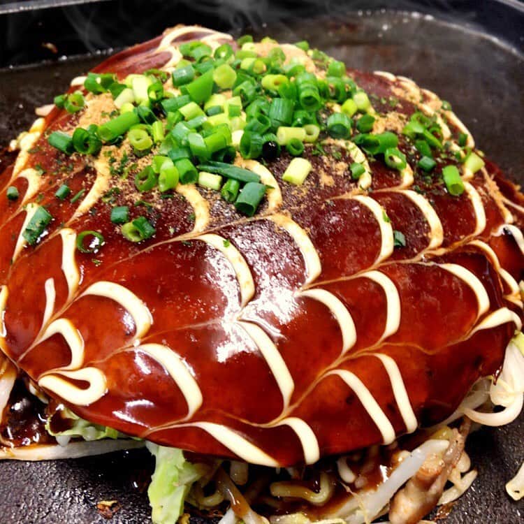 兵頭彰のインスタグラム：「本日は広島風お好み焼きをこしらえました🔥  #bjw  #大日本プロレス #大日道場飯」