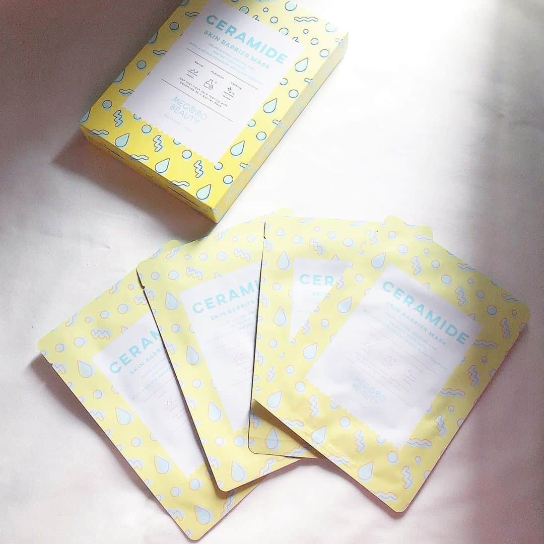 藤川沙弥のインスタグラム：「🍋💛﻿ ﻿ 久しぶりに私的ヒットなパック🧖🏻‍♀️🛁 ﻿ ﻿ 物凄く乾燥してる人にもオススメて書いてて﻿🏜 ほんまかな？🧐と思って試したら﻿ 水分がめちゃくちゃお肌に﻿ 吸いこんでいく感じ😳💡🌿﻿ ﻿ 今日は乾燥が気になったから﻿ お風呂後のエニシーグローパックの後に﻿ このパックをして贅沢な最強保湿👌🏻❤️﻿ ﻿ 終わった後のお肌の﻿ もっちり感？がすごい🥰﻿ ﻿ ﻿ ﻿」
