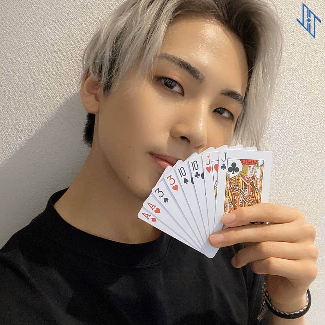 のインスタグラム：「JO1 FCコンテンツ『JO1交換日記』更新！  はーい！JAMのみんなー！川尻 蓮です！ あつくなってきましたねーーっ🔥 …続きは FC『RELAY BLOG』よりチェックして下さい！ ▶️https://t.co/kCaYDqpM7z  #JO1 #PROTOSTAR #無限大 #INFINITY #JO1交換日記 #川尻蓮 #KawashiriRen #Ren #おうち #StayHome」