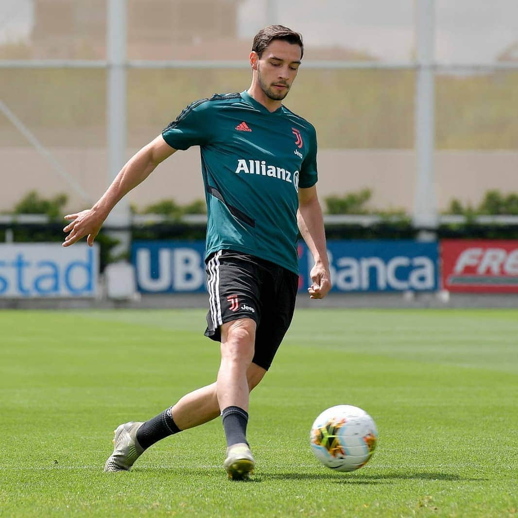 ユヴェントスFCさんのインスタグラム写真 - (ユヴェントスFCInstagram)「Saturday session 💪⚪⚫ #FinoAllaFine #ForzaJuve」5月17日 0時31分 - juventus