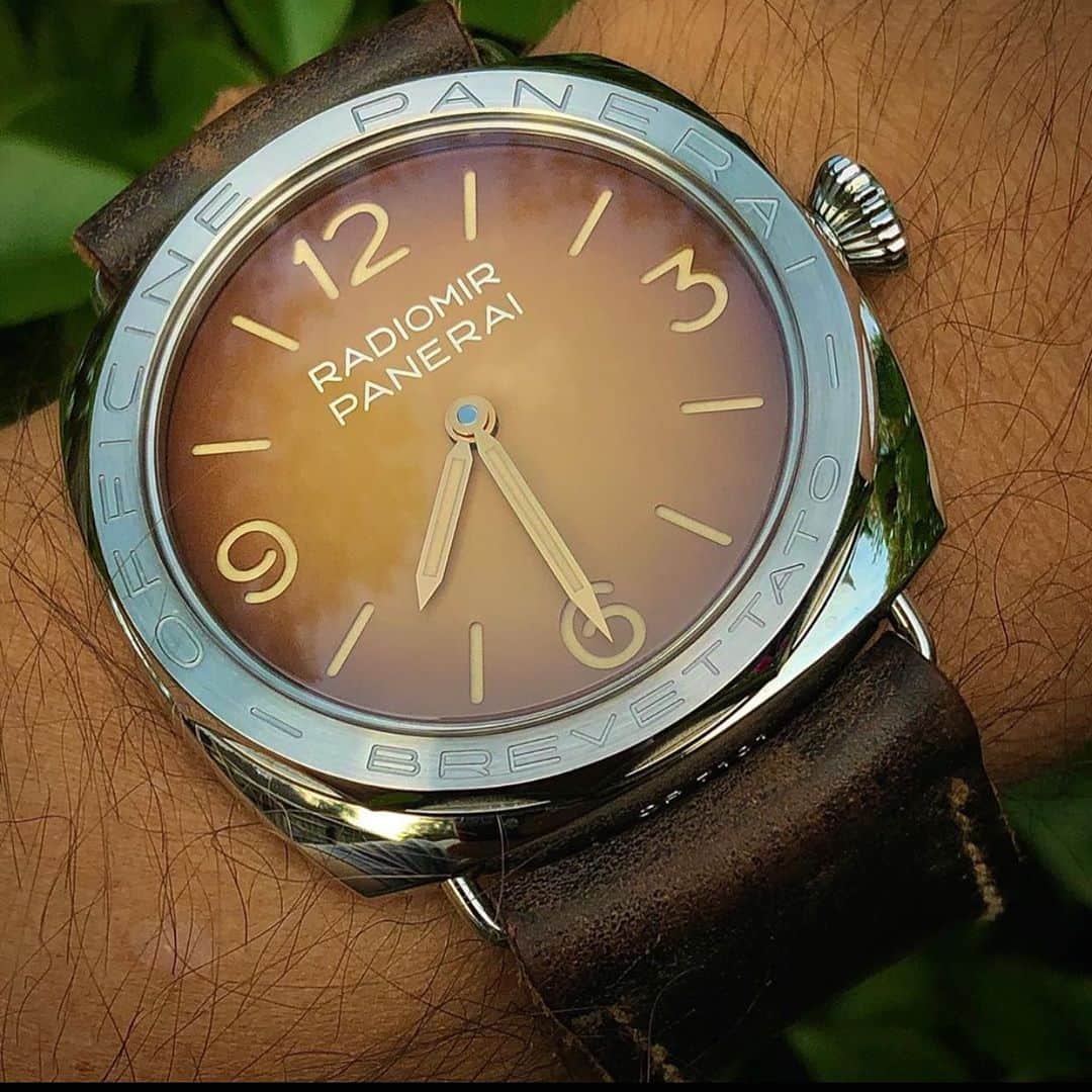 パネライのインスタグラム：「What’s your take on the #Panerai #PAM687 Radiomir with vintage Tobacco Dial and 12 sided bezel with engraving?  Pic by @all_in_the_pamily #paneraicentral」