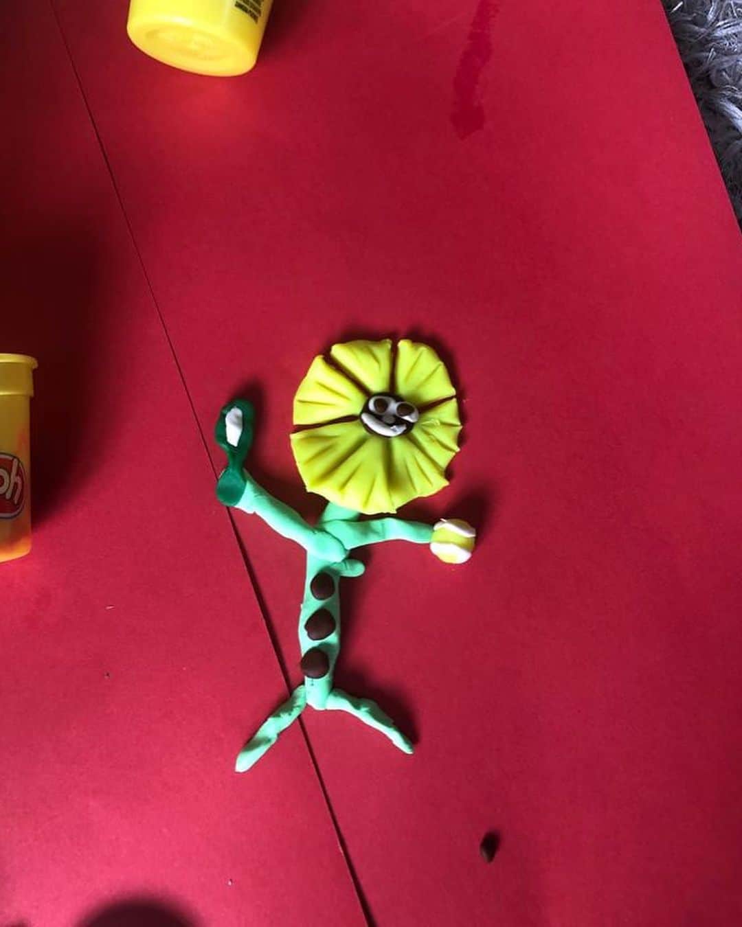 ノバク・ジョコビッチさんのインスタグラム写真 - (ノバク・ジョコビッチInstagram)「Play-Doh time with Tara, the best 🙏🏼😃 Тара и ја се играмо са глином. Како ви проводите време са вашом децом? 😃」5月17日 1時08分 - djokernole