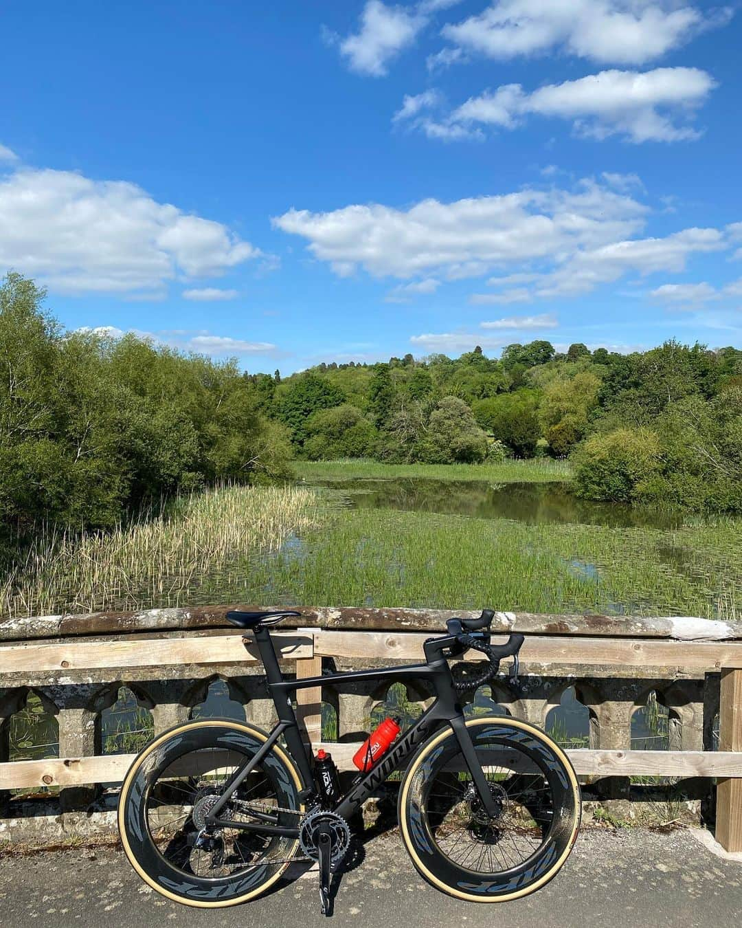 ベン・フォスターさんのインスタグラム写真 - (ベン・フォスターInstagram)「Always gotta make the most of any situation. Really loved being able to get out on the bike so much😍🚲☀️」5月17日 1時11分 - benfosters