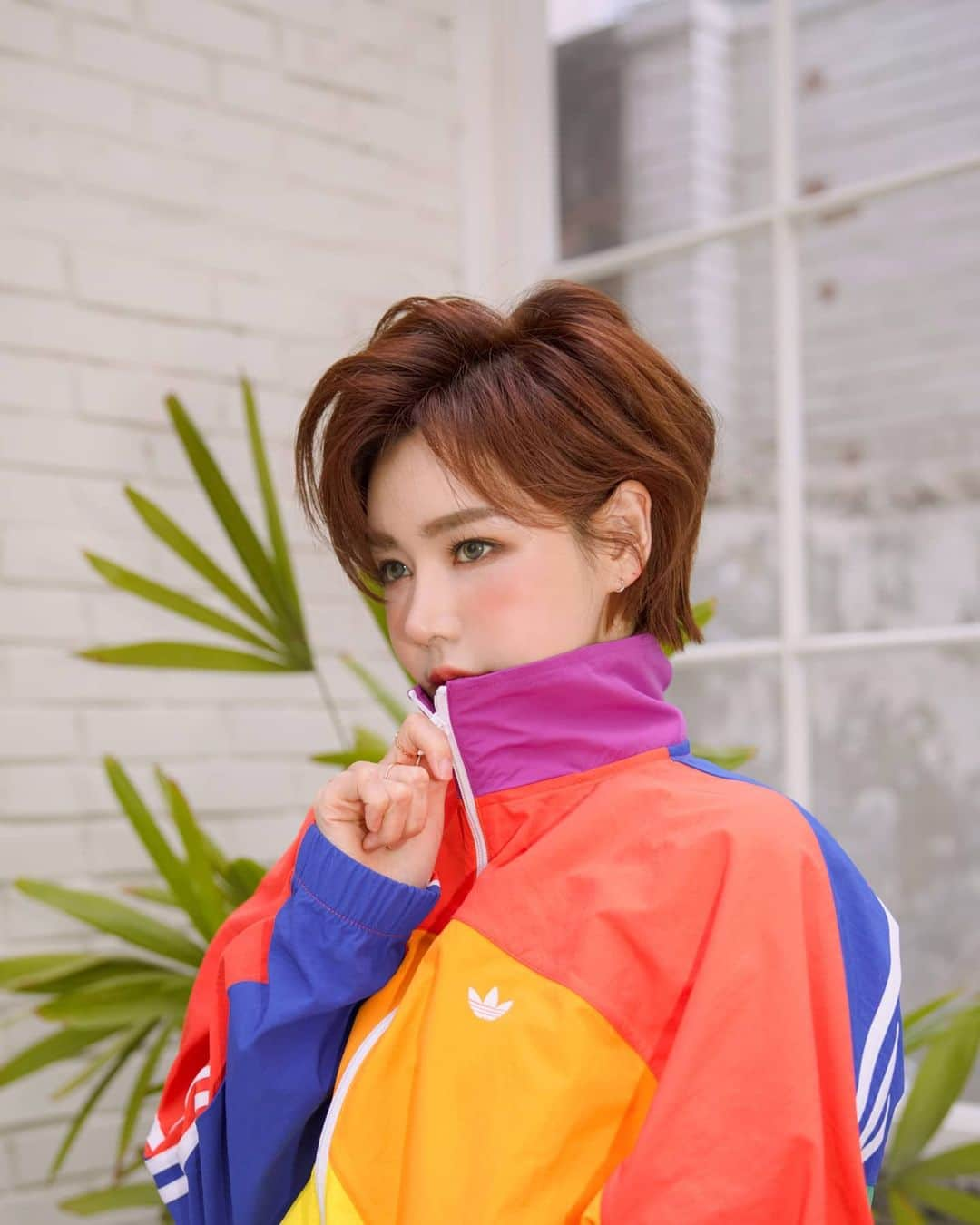 Han Ga Eunさんのインスタグラム写真 - (Han Ga EunInstagram)「❤🧡💛💚💙 Adidas originals new arrival  너무 이쁨 완전 취향 저격 . . . #adidas #adidasoriginals @originals_kr  Photo @jooseunghyuk_79  Makeup @makeup_soukhyun . . #photography #koreanmodel」5月17日 1時50分 - gaeungbebe