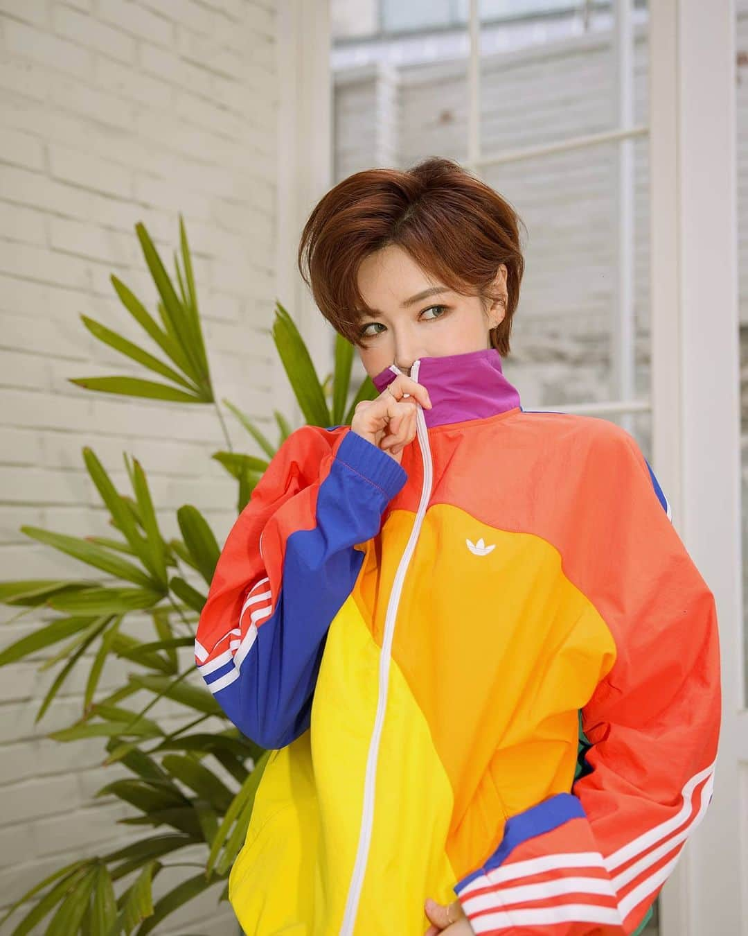 Han Ga Eunさんのインスタグラム写真 - (Han Ga EunInstagram)「❤🧡💛💚💙 Adidas originals new arrival  너무 이쁨 완전 취향 저격 . . . #adidas #adidasoriginals @originals_kr  Photo @jooseunghyuk_79  Makeup @makeup_soukhyun . . #photography #koreanmodel」5月17日 1時50分 - gaeungbebe