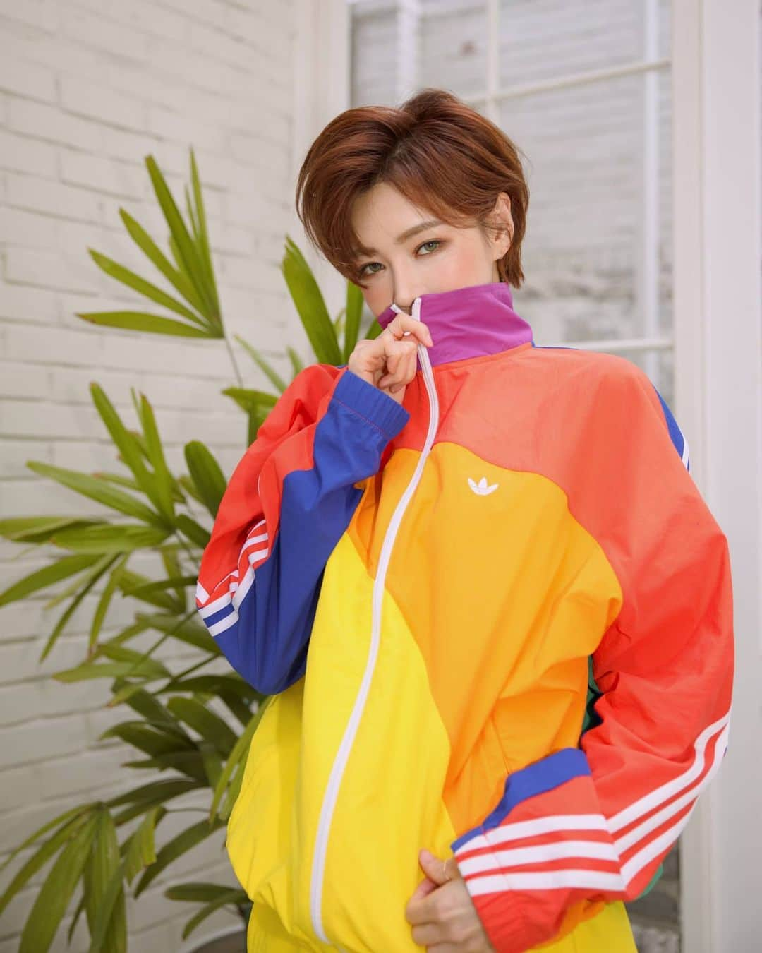 Han Ga Eunのインスタグラム：「❤🧡💛💚💙 Adidas originals new arrival  너무 이쁨 완전 취향 저격 . . . #adidas #adidasoriginals @originals_kr  Photo @jooseunghyuk_79  Makeup @makeup_soukhyun . . #photography #koreanmodel」