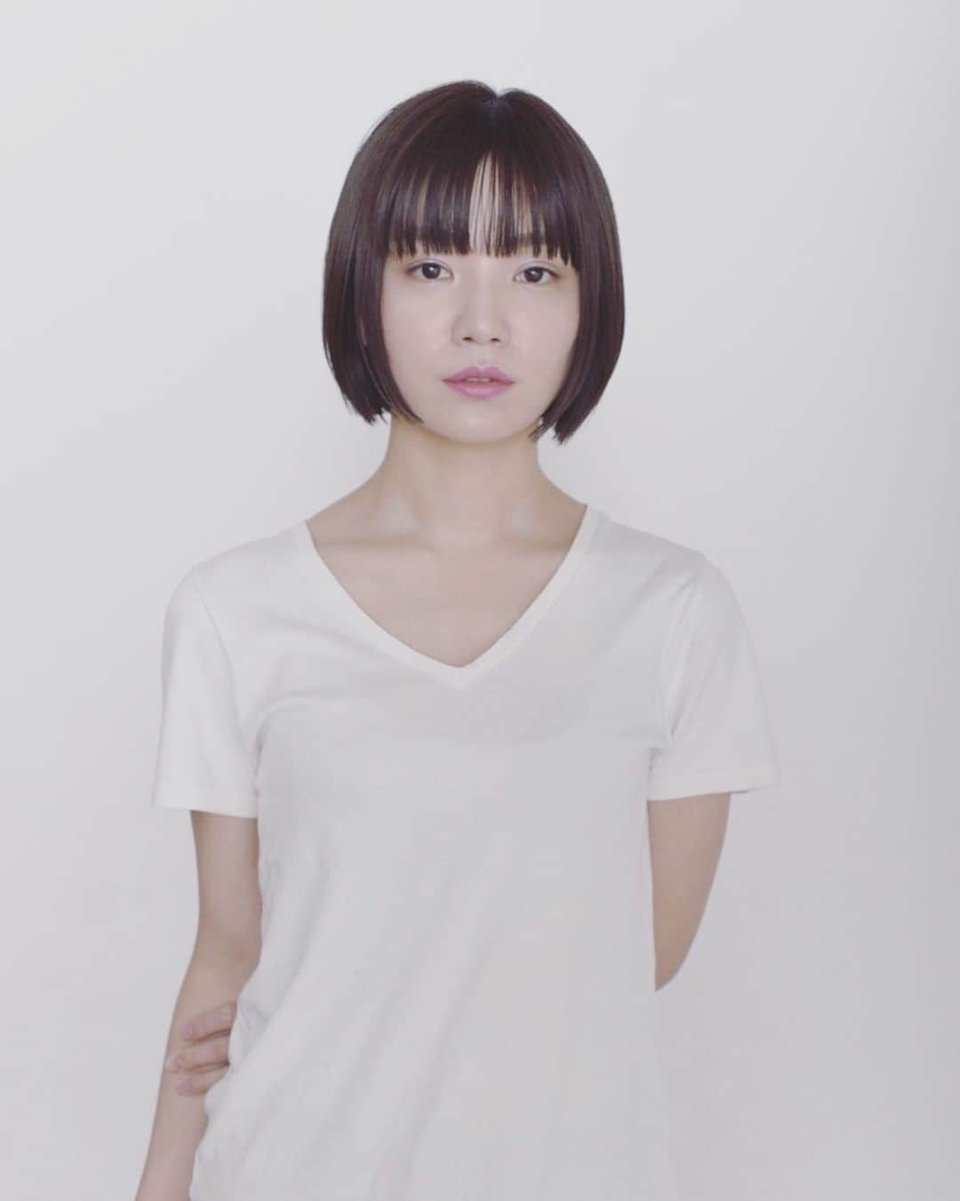 佐藤綾衣のインスタグラム：「ねむい。 夜更かししたい気分。 #instagood #instaphoto #japanese #japanesegirl #shorthair #ayagi」