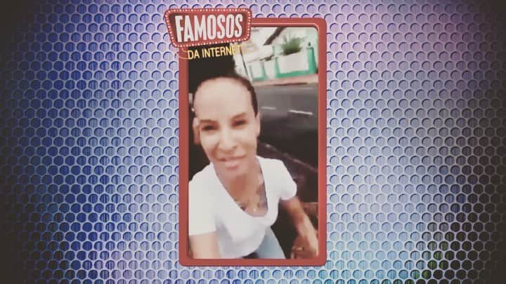 Eliana Michaelichin Bezerraのインスタグラム：「Quer alegria na sua quarentena? Então amanhã, às 15h, a gente se encontra para acalmar o coração, se inspirar com uma linda história e dar boas risadas no “Famosos da Internet”. Tô te esperando no SBT💕 #programaeliana #famososdainternet #diadesorte #inspiração #exemplodevida #solidariedade #quarentena」
