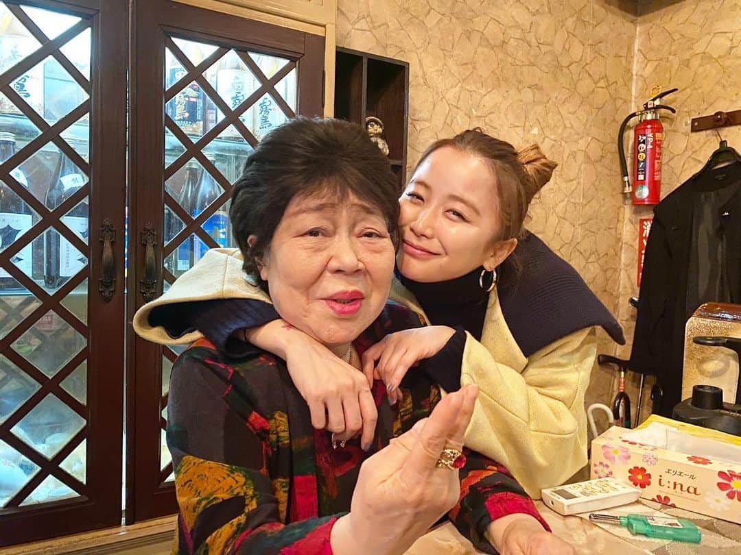 大田明奈さんのインスタグラム写真 - (大田明奈Instagram)「都城駅前周辺の楽しみ方❣️ ・ 駅前の♨️行って ↓ ほぐし処rakuraku ↓ 本郷 ↓ スナック直美 ↓ 〆の炭火地鶏四川で ラーメン  #都城グルメ  #都城居酒屋  #都城 #盆地平野」5月17日 7時29分 - moreakee