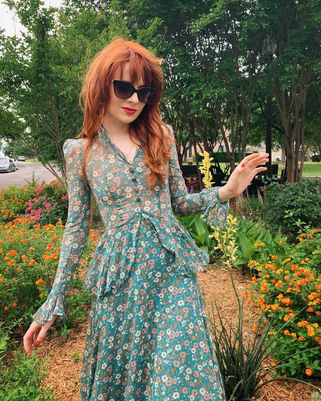 ジェーン・アルドリッジのインスタグラム：「Absolutely love these @krewe sunnies.  Swipe up to sign up for texts and get these on sale in just a few days! #ad」