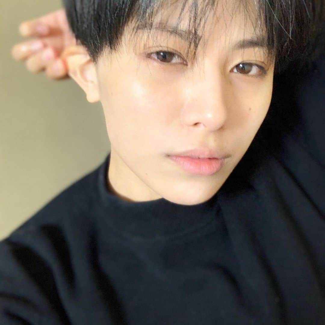 春川芽生のインスタグラム：「配信作品をみてSNSを見つけてくださってありがたいなぁ🙏とか、音声だけのインスタライブラジオ配信や歌配信もやってみたいなぁとか、そもそも頂いたコメントもIGTV残って欲しい‼️とかって思いました座。zzZ……🐨」