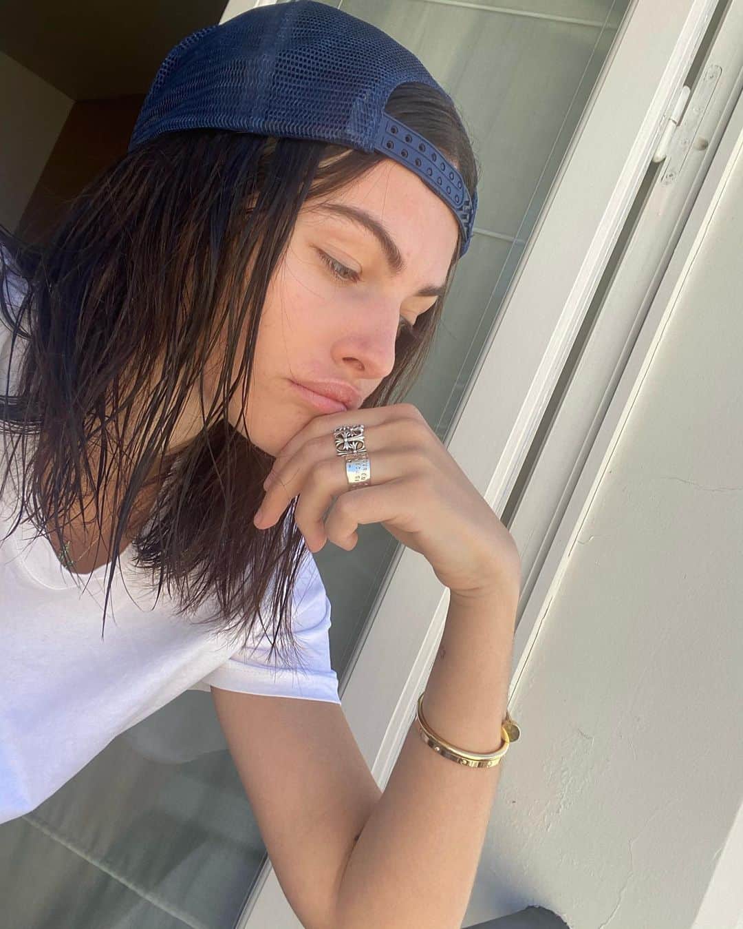 ティラーヌ・ブロンドーのインスタグラム：「Checking that everyone is wearing their mask outside !!!」