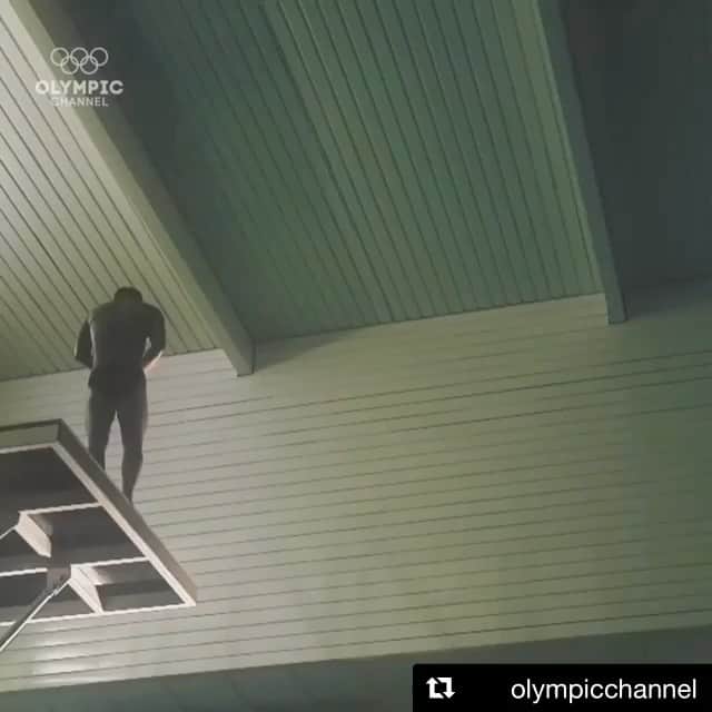 デービッド・ボウディアのインスタグラム：「Thankful for the support of many that help make a dreams become reality! When I stood on the middle podium hearing my national anthem being played, I was filled with gratitude of all the people who helped me achieve Olympic Gold! From my wife to coaches, parents, trainers, fellow divers, etc. the list goes on. It takes a team to make a dream come alive. . Thank you @olympicchannel for chatting with me! . . ***FULL LINK IN BIO*** . . . @teamtoyota @sidelinescout @ralphlauren @shadeglobal you have been amazing! #tokyo202ONE #startyourimpossible #diving #olympics @fina1908 @usa_diving @teamusa」