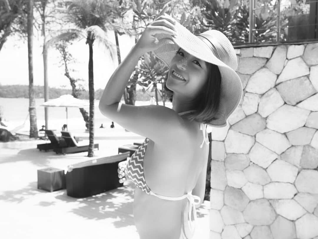 紺谷みえこのインスタグラム：「人生で一番位に 恥ずかしい事が起きた𓀐 めちゃくちゃ落ち込んだけど(今も) ダメダメな所も全部含めて自分だから カッコつけずにがんばろう。 . . 向き不向きより前向きを ᵏᵉᵉᵖ ˢᵐⁱˡⁱⁿᵍ𓈓𑁍 . . #顔から火が出る 　#落ち込みが止まらない　#いつかの　#海　#モデル　#水着 #everyday #photo #fashion #ootd  #cordinate #swimwear  #ocean #sea #instalike  #keepsmiling  #l4l #trip #japanese  #photography  #sports #swimwear  #traveler  #beautiful  #sexy  #healthy  #likes  #healthy #instapic  #model  #beautiful  #beach #미인들」