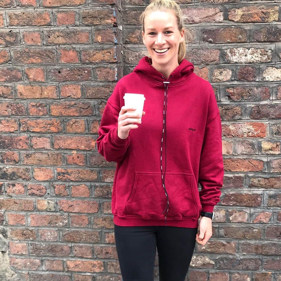ジェンマ・ボナーのインスタグラム：「That independent coffee taste .. 💯」