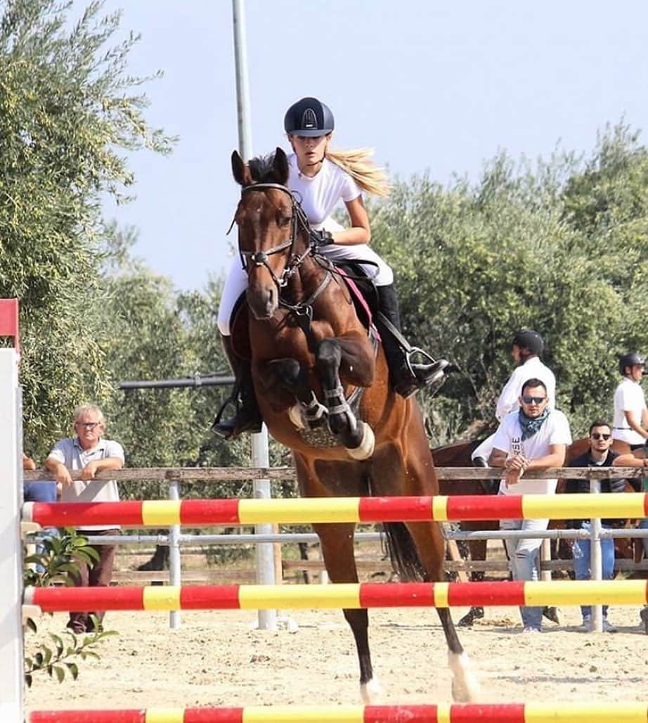 アルベルトファッシャーニさんのインスタグラム写真 - (アルベルトファッシャーニInstagram)「Miss this so much... @juliannepirro ❤️ #ridingahorse #jumping #adrenalina #exciting #dontgiveup #riders #showjumping #horselove #albertofasciani」5月17日 2時48分 - albertofasciani_official
