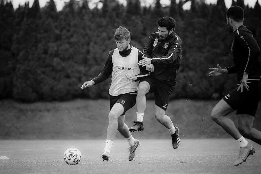 ミロシュ・ヨイッチのインスタグラム：「When you just want that ball back 💪😂」