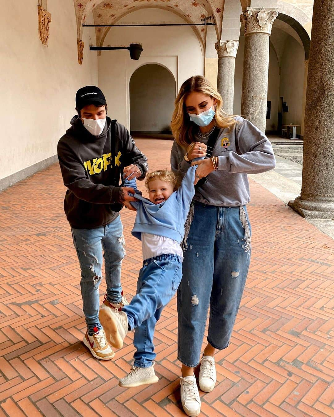 キアラ・フェラーニさんのインスタグラム写真 - (キアラ・フェラーニInstagram)「We went to the castle today 🏰 @fedez #TheFerragnez」5月17日 3時33分 - chiaraferragni