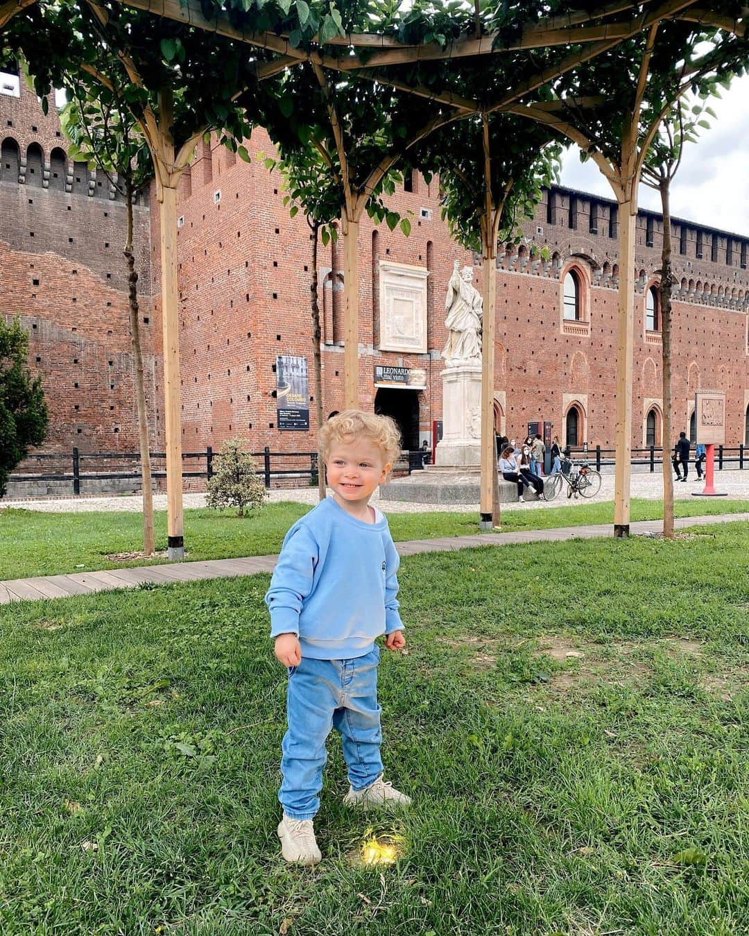 キアラ・フェラーニさんのインスタグラム写真 - (キアラ・フェラーニInstagram)「We went to the castle today 🏰 @fedez #TheFerragnez」5月17日 3時33分 - chiaraferragni