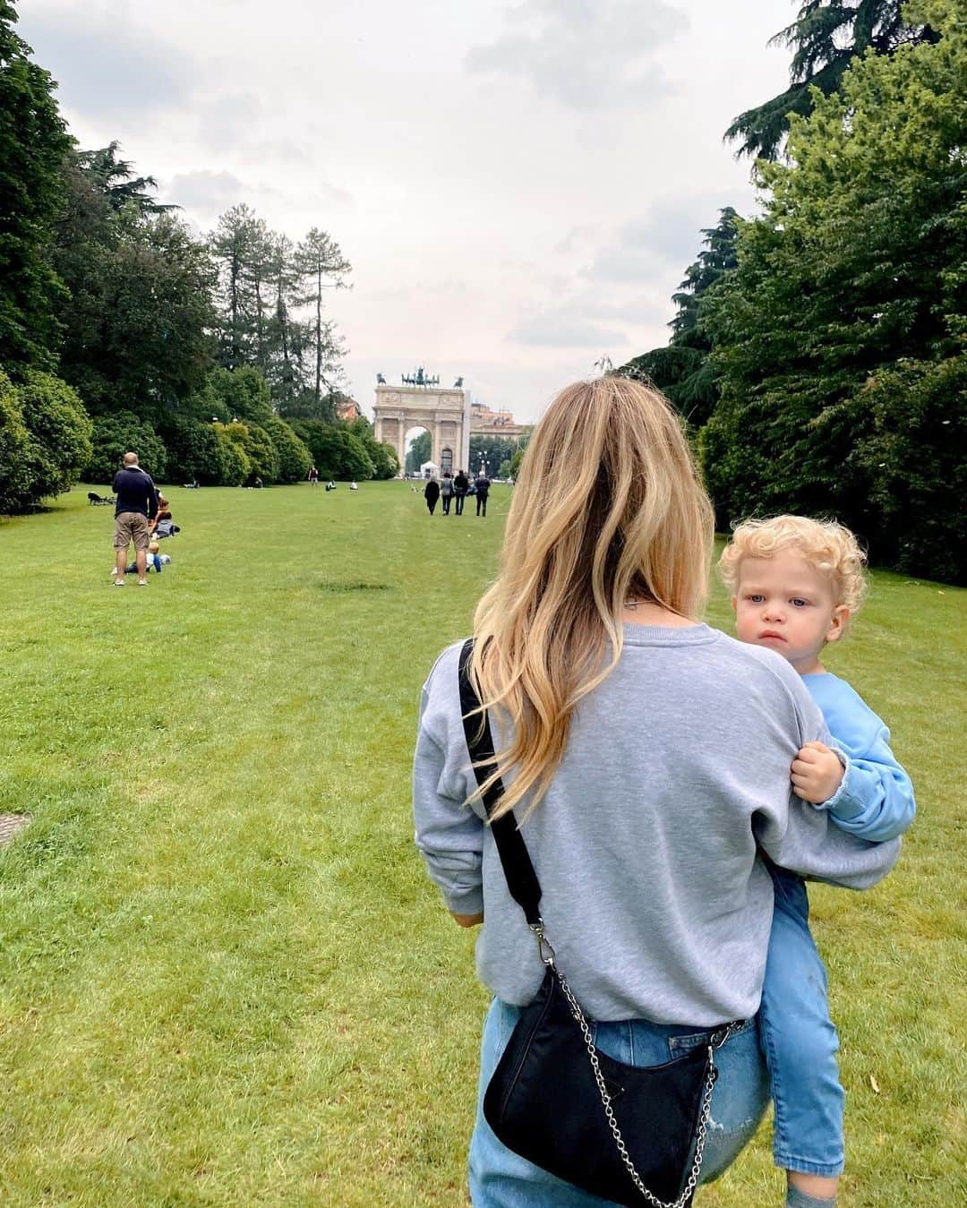 キアラ・フェラーニさんのインスタグラム写真 - (キアラ・フェラーニInstagram)「We went to the castle today 🏰 @fedez #TheFerragnez」5月17日 3時33分 - chiaraferragni