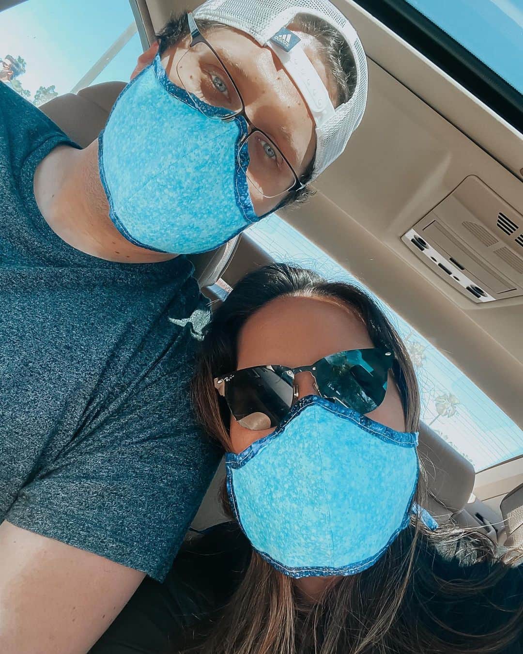 テトリ・ディクソンのインスタグラム：「New normal but make it fashunnnn 😷 Happy Saturday!」