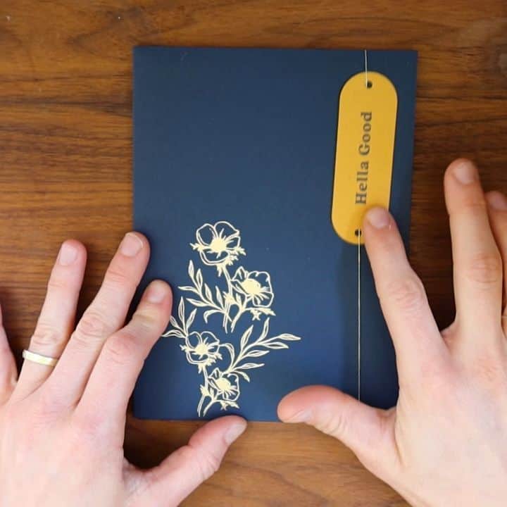 ハナー・ハートのインスタグラム：「Revealing our wedding invitations! Video is live now on my YouTube. 😚 What do you think? 💙🧡」