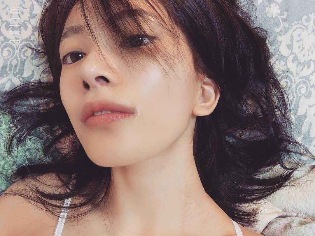 名無しの千夜子のインスタグラム：「새벽녘의 파란 하늘을 좋아해요  #goodmorning #안녕 #insta_daily #insta_japan #model #selfie #instagram #인스타데일리 #셀스타그램 #일본인 #모델 #셀카」