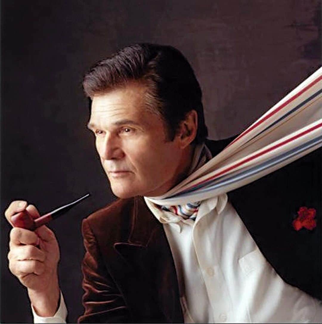 ブレッキン・メイヤーのインスタグラム：「The GOAT. Just an absolute legend. The humblest of brags but I got to work with Fred on a few different occasions. He’s exactly what you want him to be and more. The Willy Wonka of Funny. He just made everything so much funnier. Guffman tonite for sure. RIP FRED」