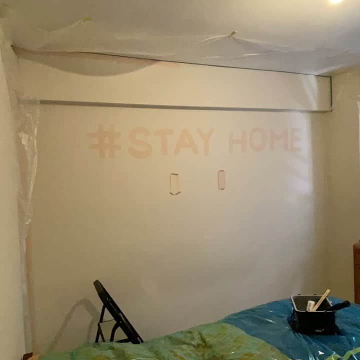 永田琴のインスタグラム：「寝室&キッチンの塗り替えを、カラーワークスさんのインスタライブで、中継しました🤗🤗🤗 タイムラプスバージョンです！ インスタ　@colorworks_jp で、説明入りでみれますよー！  16時から完成をおみせしまーす！  #netaba #カラーワークス #hippaint #colorworks」