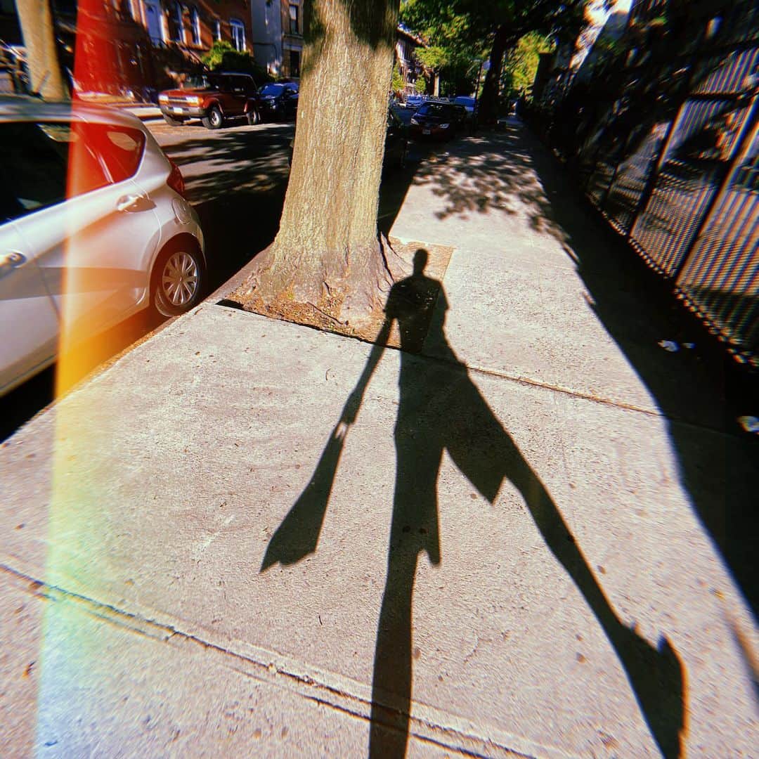 のインスタグラム：「Just another day in Brooklyn 🚶‍♂️ みんな毎日何してる？そろそろどうぶつの森以外もしたいなと思い始めてる今日この頃🙋‍♂️」