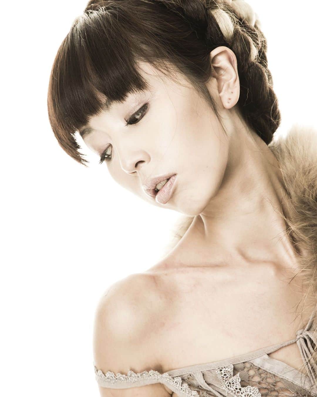 のインスタグラム：「I love cats, dogs, food, shoot, work and people who don't give me stupid question which is about escort👶⭐︎ #maricahase  #japanese #fancentral  #penthousepet (о´∀`о)」